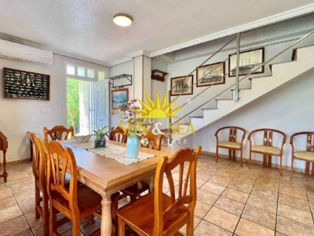 6 BEDROOM VILLA IN TORREVIEJA