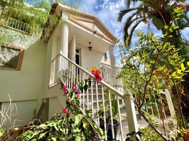6 BEDROOM VILLA IN TORREVIEJA