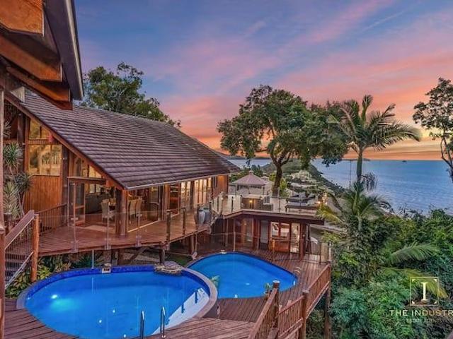 6 Bedroom Villa Trinity Beach Queensland 104975219