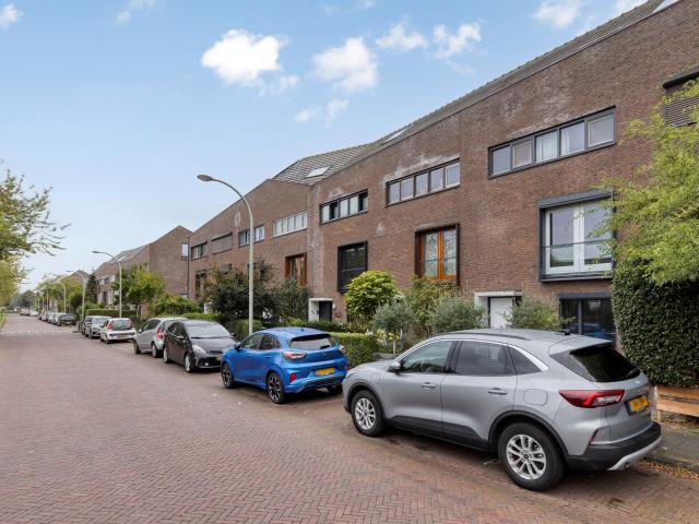 6 bedrooms geschakelde woning Surface Area: 213m2