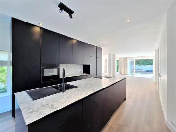 6 bedrooms Huurwoning Surface Area: 200m2