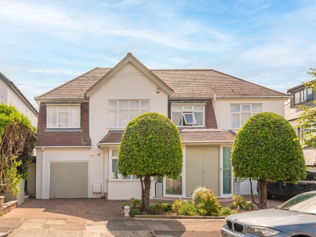 6 Bedrooms House detached for Rent in Orchard Avenue | Foxtons