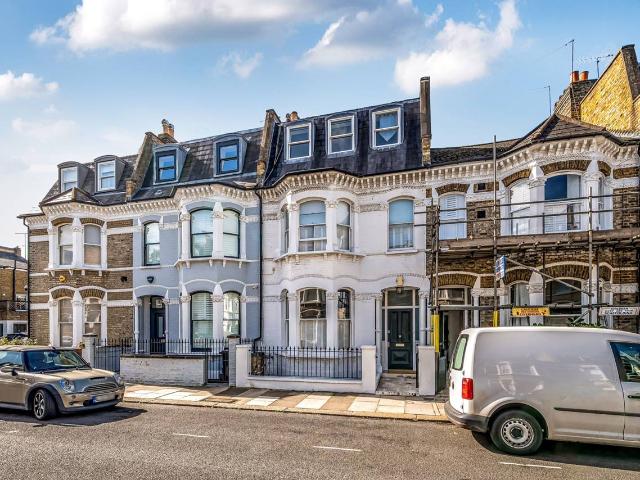 6 Bedrooms House for Rent in Elthiron Road | Foxtons