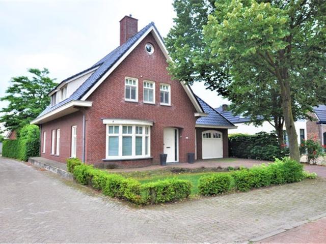 6 bedrooms House Surface Area: 316m2 Unfurnished