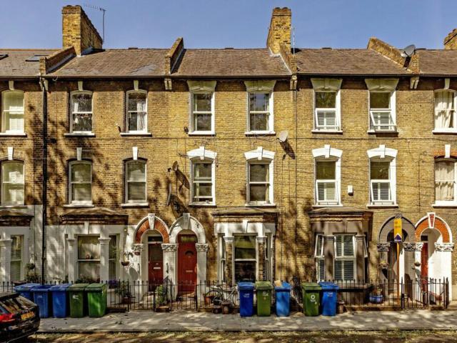 6 Bedrooms House terraced for Rent in Kitson Road | Foxtons