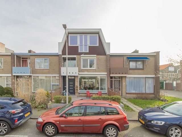 6 bedrooms Surface Area: 148m2