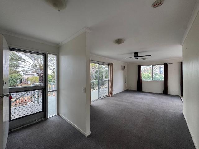 6 Bedrooms + 2 Bathrooms!