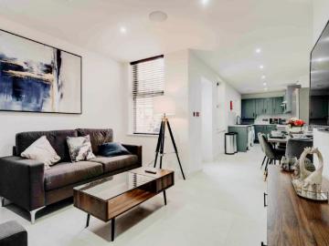 6 Beds 3 Baths