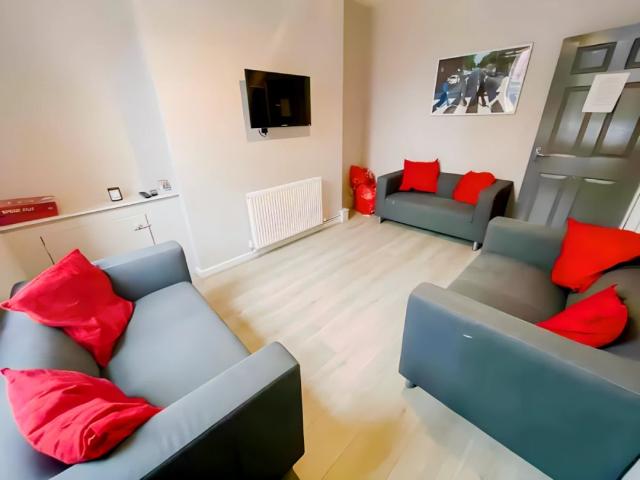 6 Beds 3 Baths