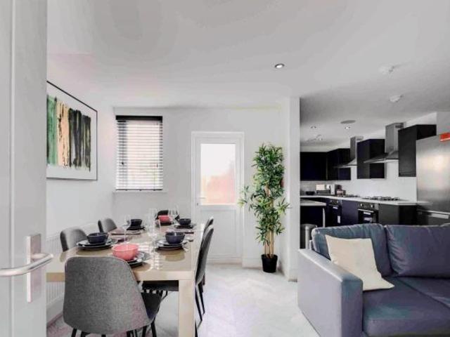6 Beds 3 Baths