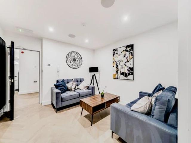 6 Beds 2 Baths