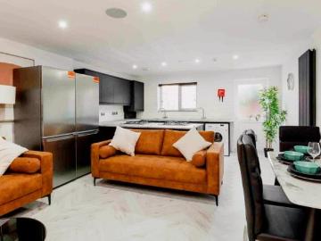 6 Beds 2 Baths