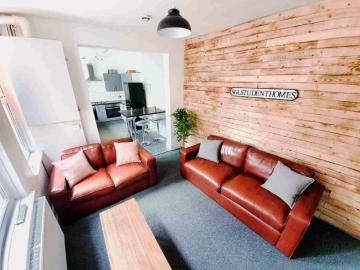 6 Beds 2 Baths