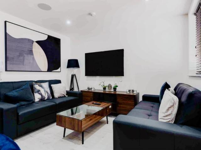 6 Beds 2 Baths