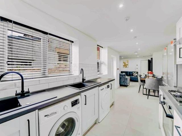 6 Beds 2 Baths