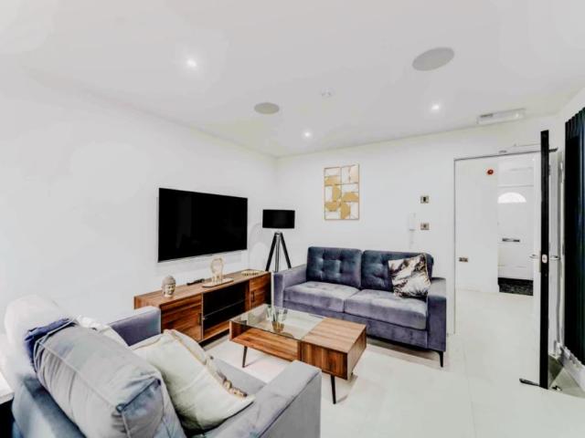 6 Beds 2 Baths