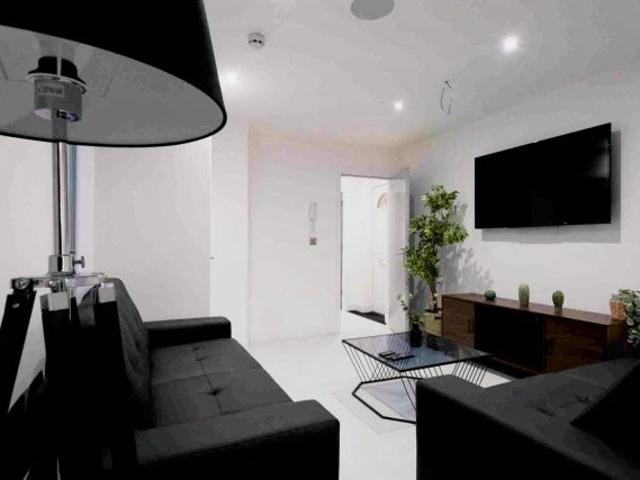 6 Beds 4 Baths