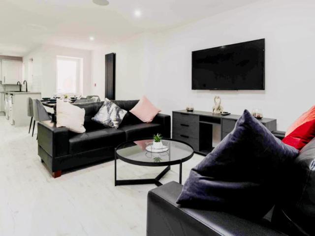 6 Beds 4 Baths