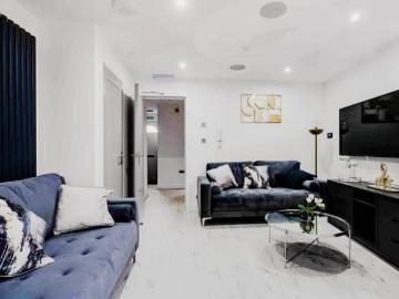 6 Beds 4 Baths