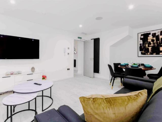 6 Beds 5 Baths