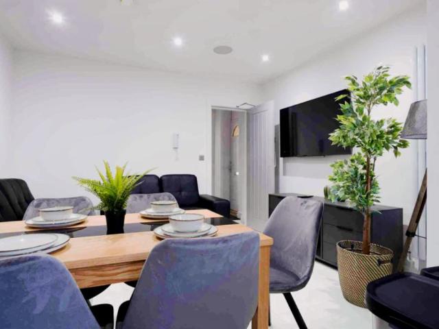 6 Beds 5 Baths