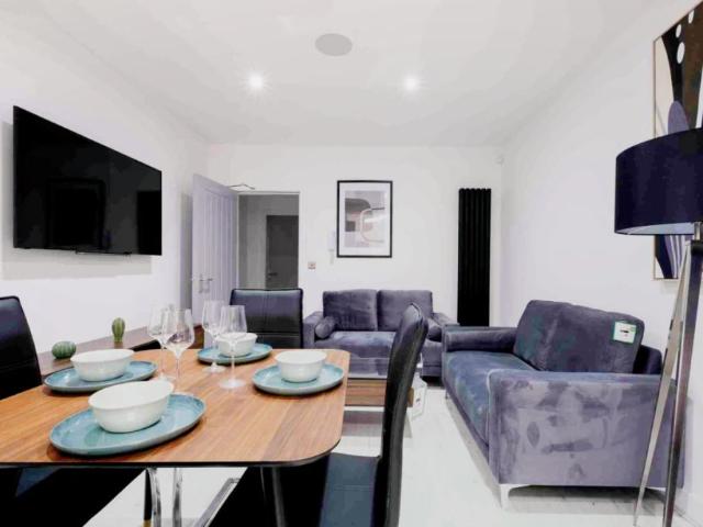 6 Beds 5 Baths