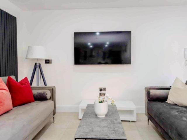 6 Beds 5 Baths