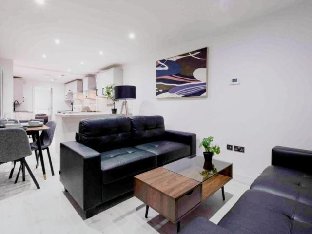 6 Beds 5 Baths