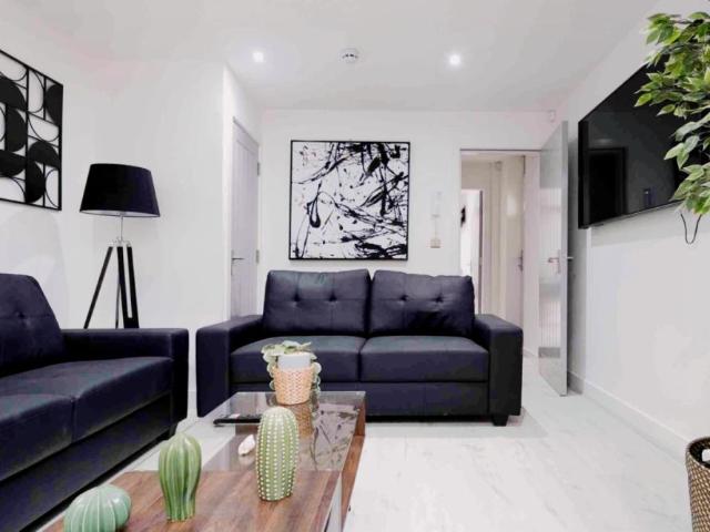 6 Beds 5 Baths