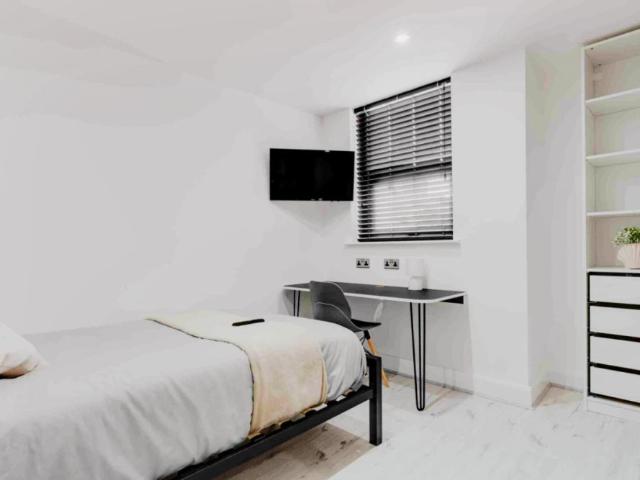 6 Beds 5 Baths