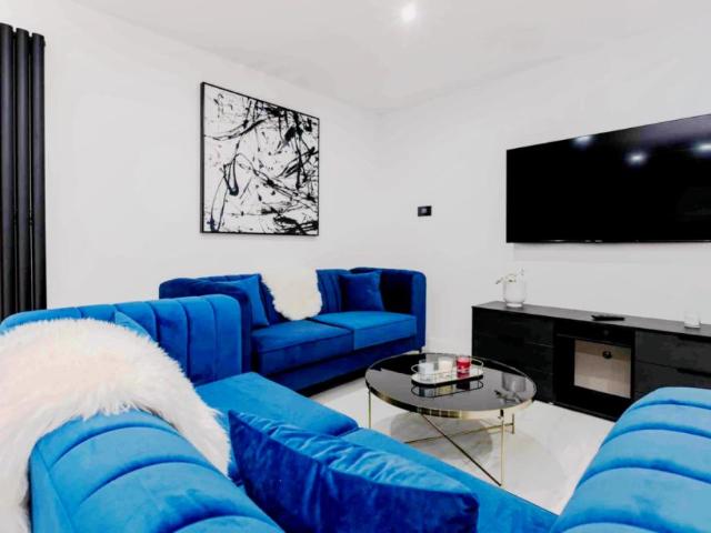 6 Beds 5 Baths