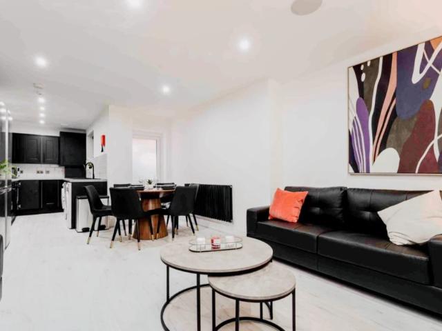 6 Beds 5 Baths