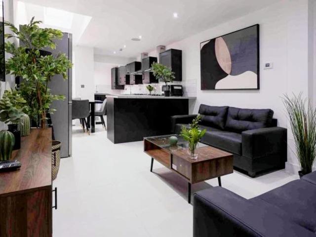 6 Beds 6 Baths