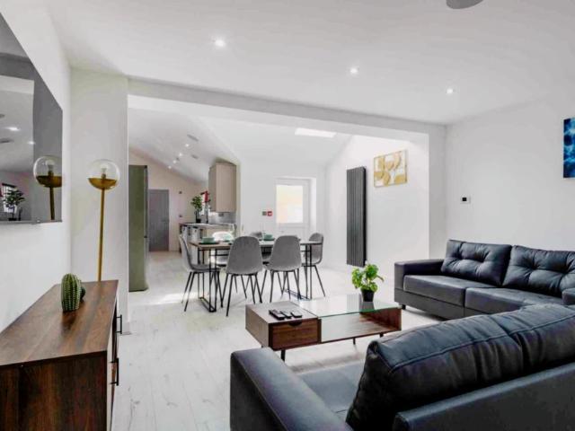 6 Beds 6 Baths
