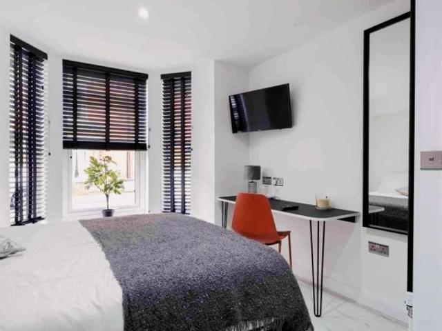 6 Beds 6 Baths