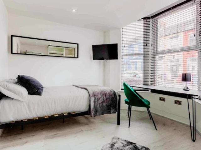 6 Beds 6 Baths