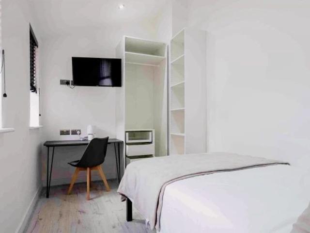 6 Beds 6 Baths