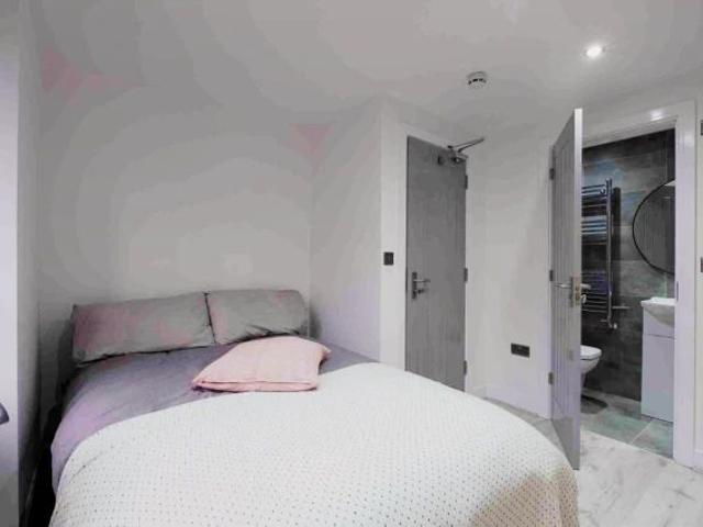 6 Beds 6 Baths