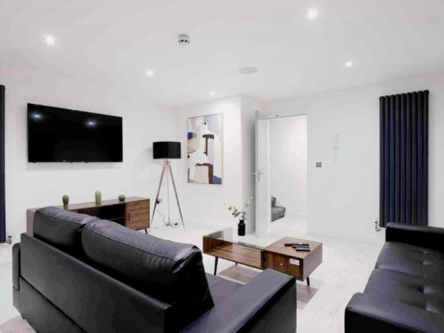 6 Beds 6 Baths