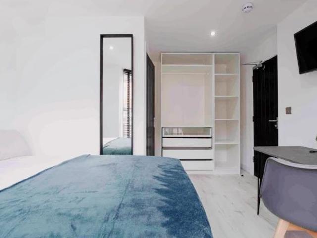 6 Beds 6 Baths