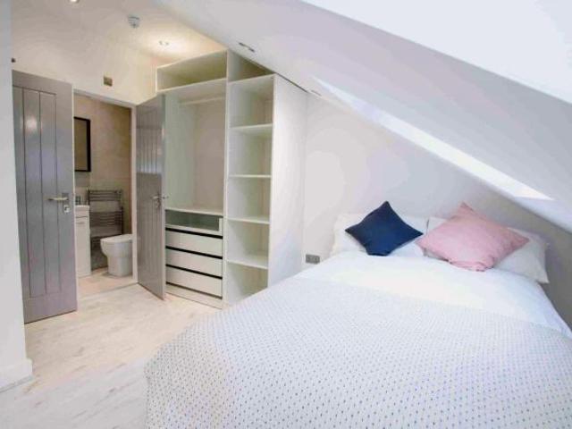 6 Beds 6 Baths
