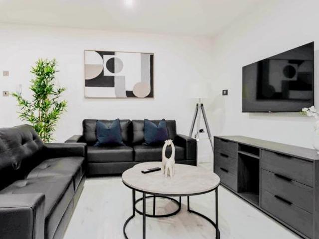 6 Beds 6 Baths