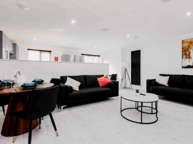6 Beds 6 Baths