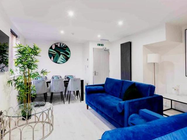 6 Beds 6 Baths