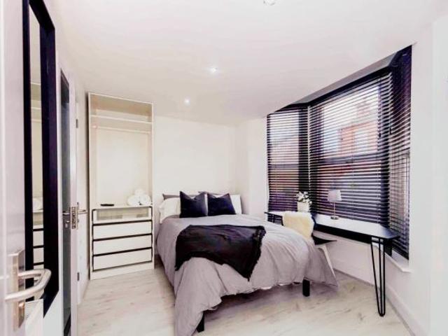 6 Beds 6 Baths