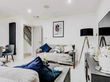 6 Beds 6 Baths