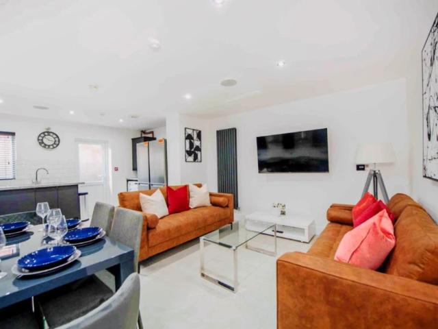 6 Beds 6 Baths
