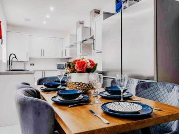 6 Beds 6 Baths