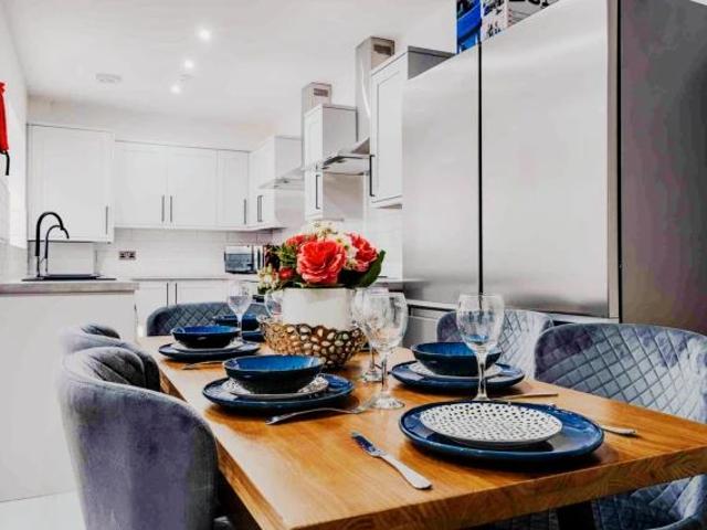 6 Beds 6 Baths