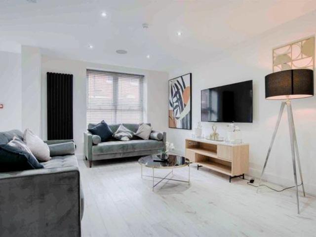 6 Beds 6 Baths